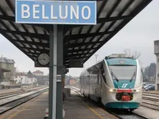 Belluno, 10 dicembre 2007. Alla stazione di Belluno arriva il nuovo servizio navetta di trenitalia Il Minuetto