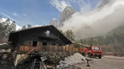 Il Bar Happy Hour di Taibon Agordino distrutto da un incendio