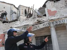 Il palazzo della Prefettura de L’Aquila pesantemente danneggiato dal terremoto del 2009