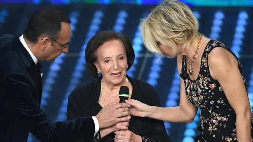 09/02/2017 Sanremo. 67 Festival della Canzone Italiana, terza serata. Nella foto Carlo Conti, Maria De Filippi, con Maria Pollacci l' ostetrica di 92 anni che ha fatto nascere più di 7000 bambini