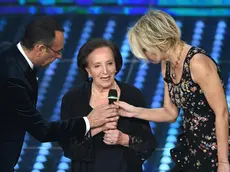 09/02/2017 Sanremo. 67 Festival della Canzone Italiana, terza serata. Nella foto Carlo Conti, Maria De Filippi, con Maria Pollacci l' ostetrica di 92 anni che ha fatto nascere più di 7000 bambini