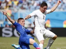 epa04277802 Italy's Marco Verratti (L) and Uruguay's Christian Rodriguez (R) vie for the ball the FIFA World Cup 2014 group D preliminary round match between Italy and Uruguay at the Estadio Arena das Dunas in Natal, Brazil, 24 June 2014. (RESTRICTIONS APPLY: Editorial Use Only, not used in association with any commercial entity - Images must not be used in any form of alert service or push service of any kind including via mobile alert services, downloads to mobile devices or MMS messaging - Images must appear as still images and must not emulate match action video footage - No alteration is made to, and no text or image is superimposed over, any published image which: (a) intentionally obscures or removes a sponsor identification image; or (b) adds or overlays the commercial identification of any third party which is not officially associated with the FIFA World Cup) EPA/KAMIL KRZACZYNSKI EDITORIAL USE ONLY