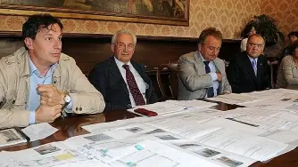 A destra due momenti della presentazione del progetto di recupero di Palazzo Bembo con Fabio Da Re, Paolo Conte Antonio Prade, Callisto Fedon e Maria Grazia Passuello