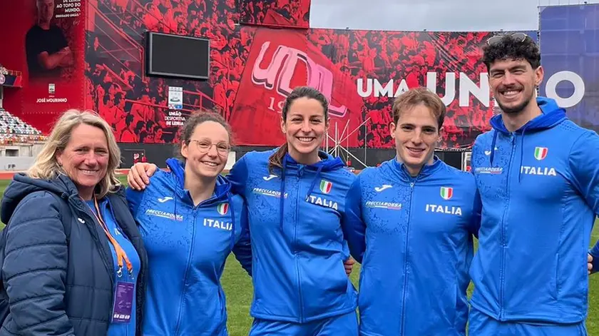 La squadra azzurra di giavellotto con Paola Padovan (al centro)