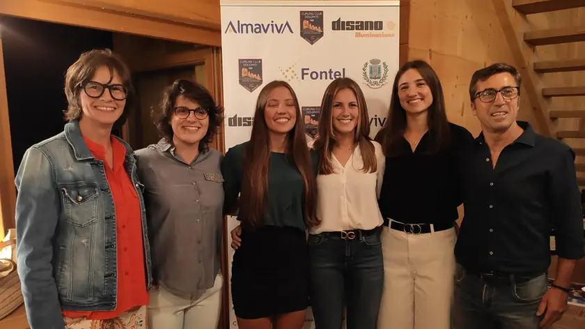 La squadra femminile con Alessandro Zisa