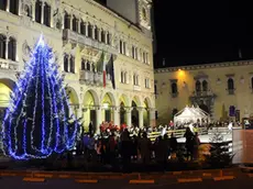 Inaugurazione della pista d pattinaggio su ghiaccio in piazza duomo