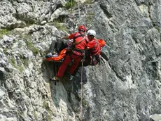 Castello di Andraz (Belluno), 14 luglio 2007. Esercitazione della delegazione bellunese del soccorso alpino con impiego di elicotteri e rocciatori.