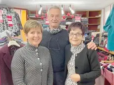 Roberto Bortolazzo con la moglie Nadia ( destra) e la dipendente Eliana