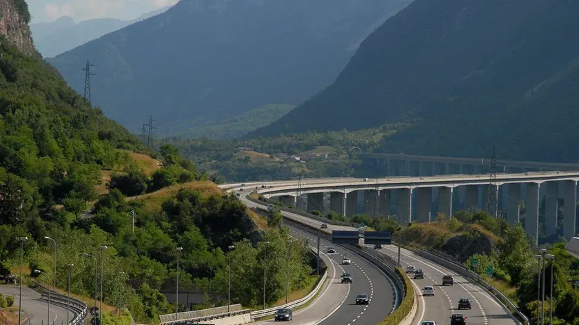 Una veduta di un tratto della austostrada A27 che sale da Venezia e si ferma per ora a Pian di Vedoia In foto un'immagine della autostrada A27 che nei piani dovrebbe essere prolungata cosi' come hanno chiesto oltre 20 sindaci bellunesi Uno scorcio dell'A27