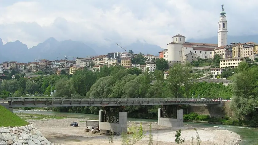 La costruzione del ponte bailey e' terminata