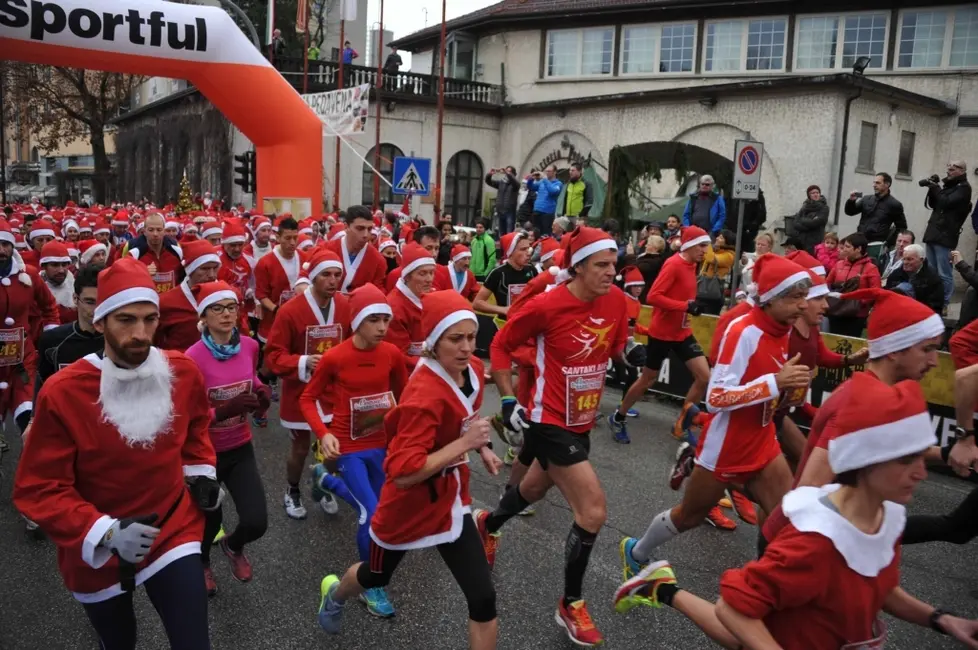 Corsa dei Babbo Natale a Pedavena
