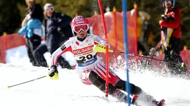 L’elegante azione di Chiara Mair austriaca che ha vinto lo slalom categoria Allieve per questione di soli tre centesimi di secondo