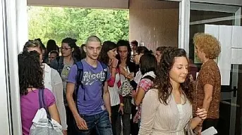 Studenti all’uscita da scuola