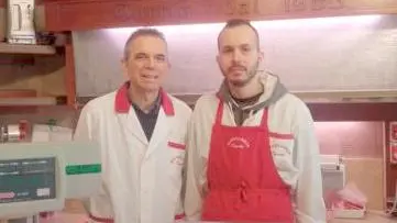 Alessandro e Riccardo Turrin nella loro macelleria a Pedavena