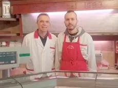 Alessandro e Riccardo Turrin nella loro macelleria a Pedavena