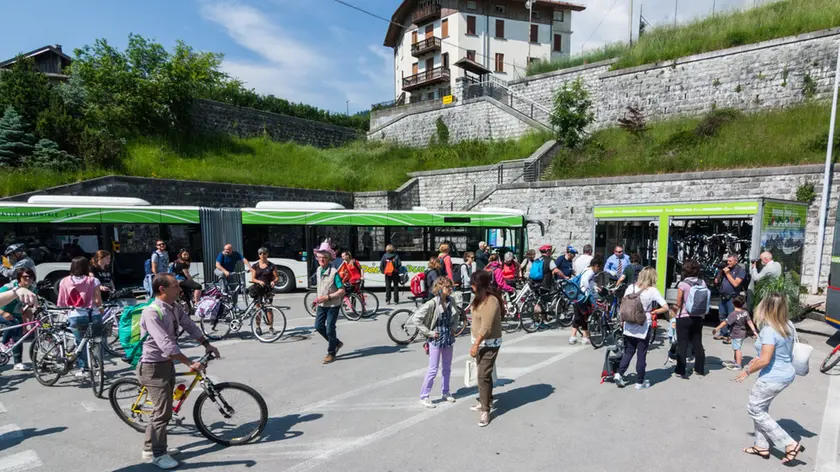 Prima in treno poi in bicicletta