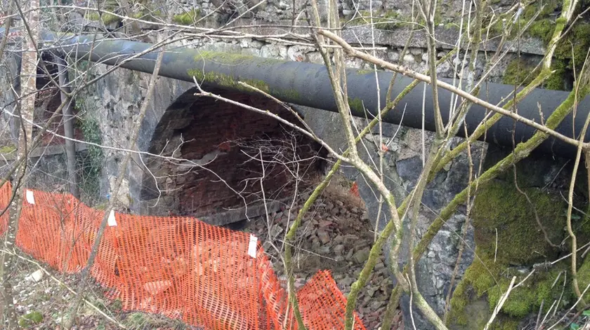 L'interno di un'arcata del ponte dei Casoni