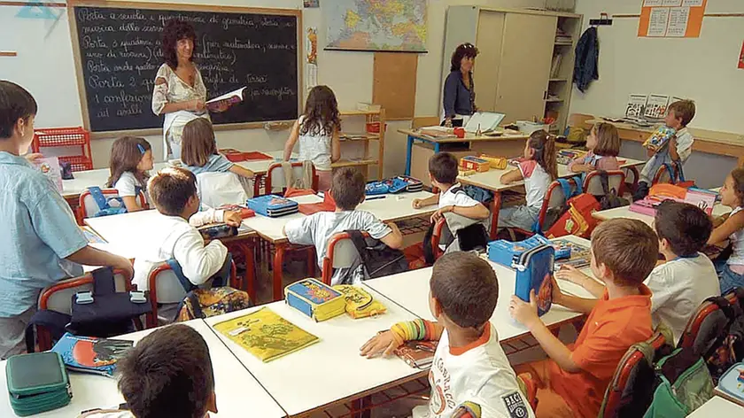 Studenti in aula in una scuola elementare, in un' immagine d'archivio. ANSA/LUCA CASTELLANI