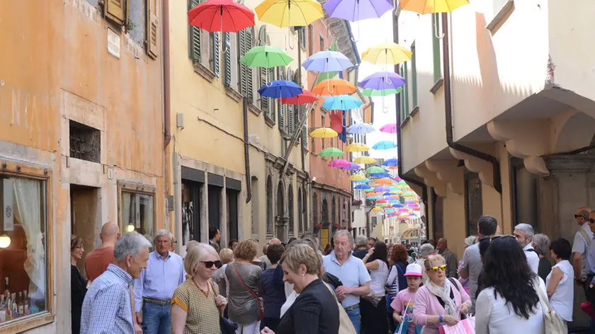 gian paolo perona- perona- belluno- via mezza terra ombrelli