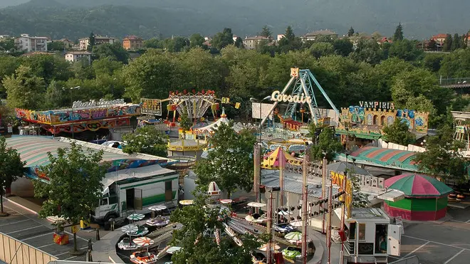 Belluno, 30 maggio 2005, giostre al parcheggio dal mas