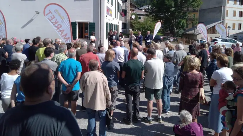 L'inaugurazione, ad agosto, del market a Pozzale gestito dalla Cooperativa di San Vito