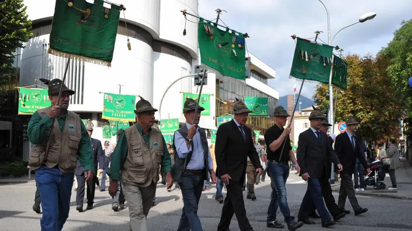 La parata in occasione dell'adunata della brigata cadore a Belluno