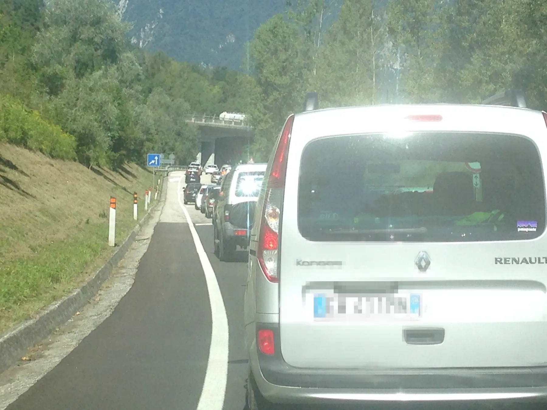 Le code all'immissione sulla provinciale 1 provenendo dall'autostrada