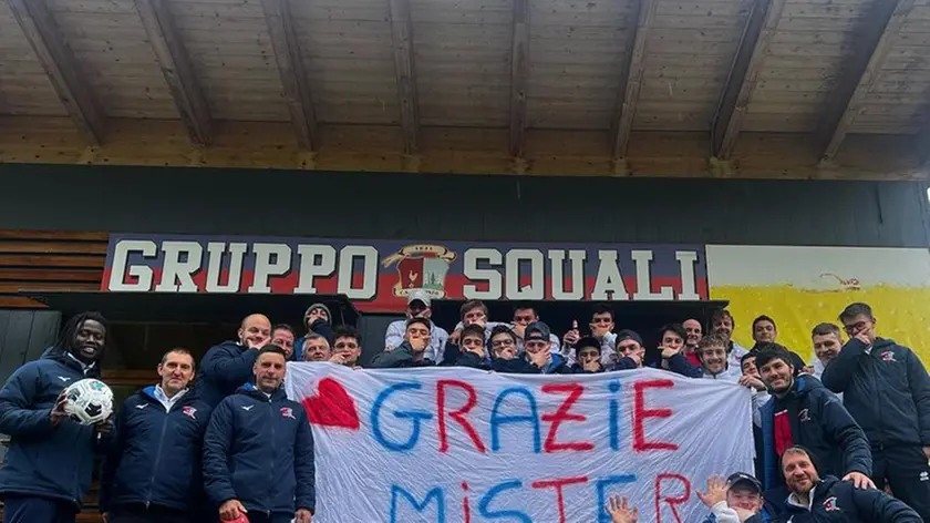 Il saluto della squadra a mister Stefano De Mario