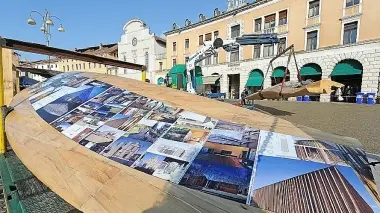 Il tavolo della architettura in piazza dei Martiri