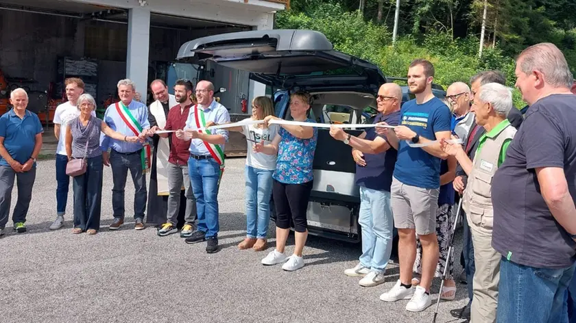 L'inaugurazione a Voltago del nuovo mezzo dell'Auser