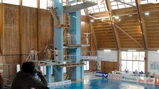 belluno, 11 febbraio 2006. alla piscina di lambioi la gara di tuffi