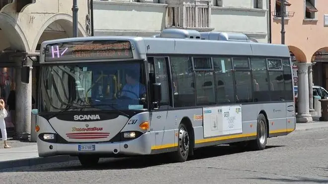 GLI AUTOBUS DELLA DOLOMITIBUS A BELLUNO