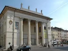 Belluno 2006. Il teatro comunale a Belluno. - Una veduta del teatro Comunale di Belluno