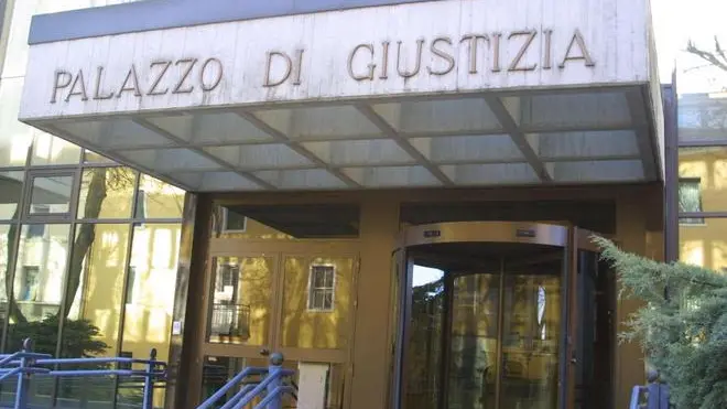 In tribunale a Belluno si e' concluso il primo grado del processo all'ex promotore finanziario trevigiano accusato di truffa ai danni di una quarantina di risparmiatori
