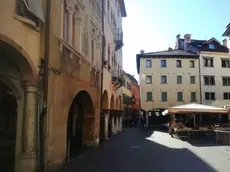 Una veduta di via Mezzaterra, teatro del furto