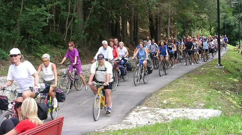 Gli Amici della Bicicletta nel tratto della Lunga Via delle Dolomiti che passa nel Cadore