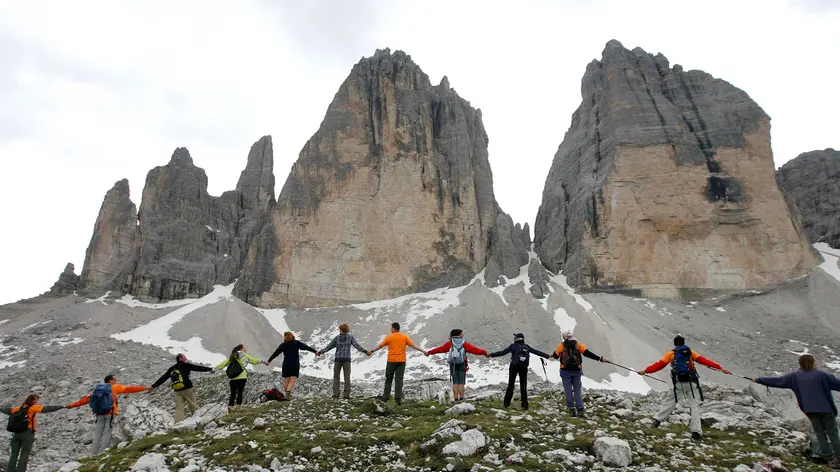 La catena umana sulle Tre Cime nel 2009