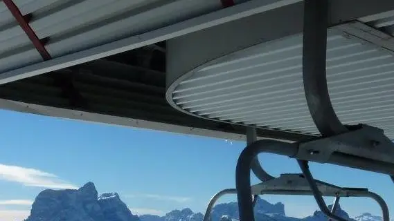 Sciatori sulla neve del Faloria