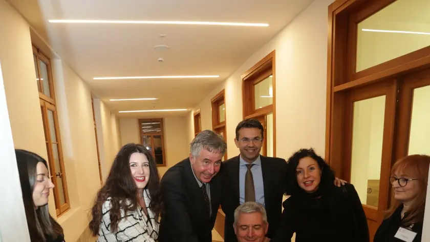 Il taglio del nastro nella nuova sede della Fondazione Teatri