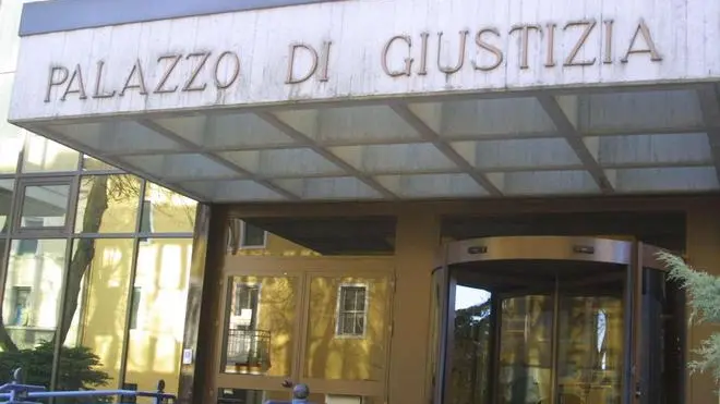 In tribunale a Belluno si e' concluso il primo grado del processo all'ex promotore finanziario trevigiano accusato di truffa ai danni di una quarantina di risparmiatori