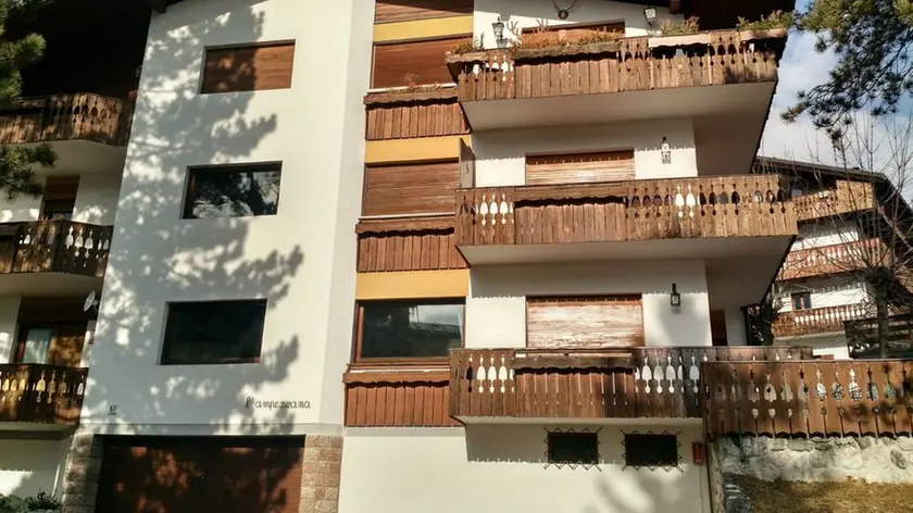 Il condominio teatro dalla rapina denunciata dalla babysitter inglese di un manager