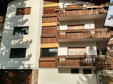 Il condominio teatro dalla rapina denunciata dalla babysitter inglese di un manager