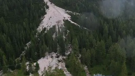 La frana sulla Sr48 delle Dolomiti