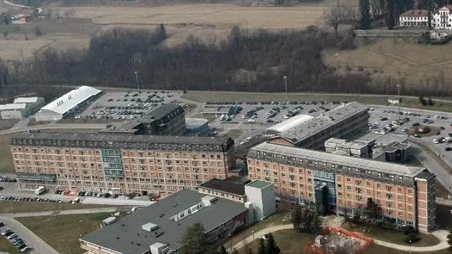 Una veduta aerea dell'area dell'ospedale San Martino Sotto il direttore sanitario dell'Usl 1 Lucio Di Silvio