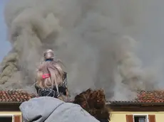 A Limana nella frazione di Navasa un casolare della comunità di recupero di Don Gigetto è distrutto da un incendio