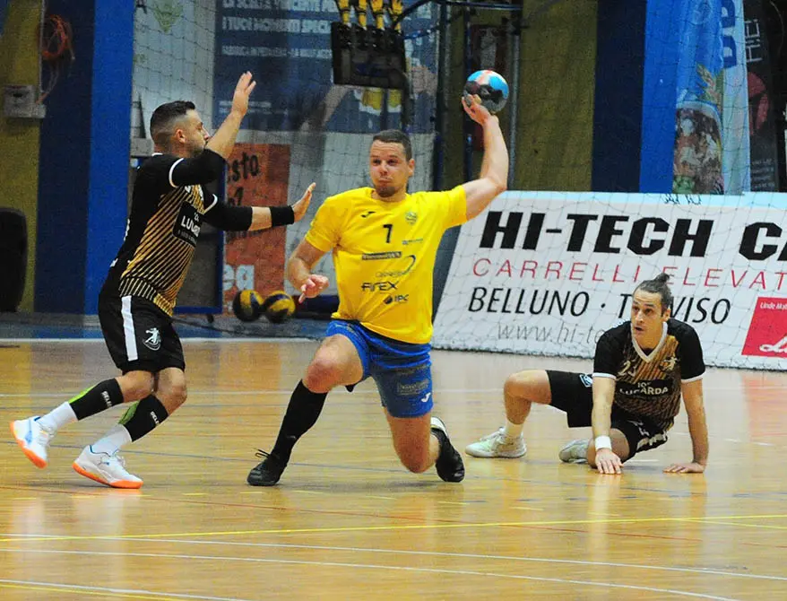 Importante successo della Pallamano Belluno, che batte l'Arcobaleno Oriago fanalino di coda e ridà un po' di ossigeno alla propria classifica in serie A2.