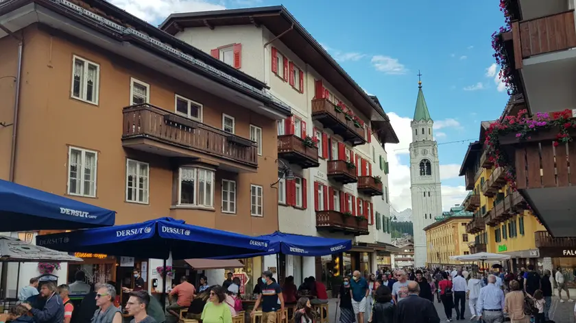 Turisti a Cortina a Ferragosto