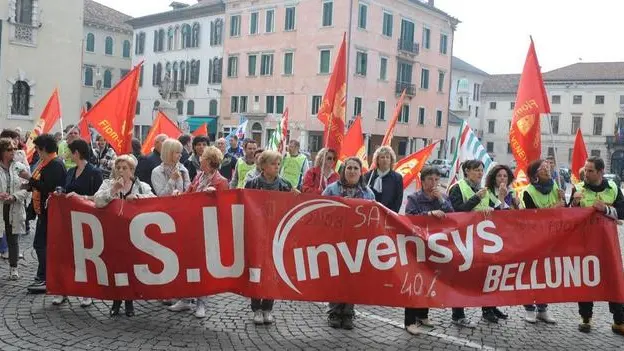 Invensys manifestazione sindacale in piazza duomo