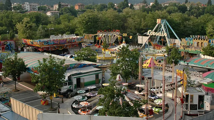 Belluno, 30 maggio 2005, giostre al parcheggio dal mas