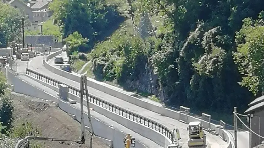 Una fase dei cantieri sull'Alemagna a Longarone